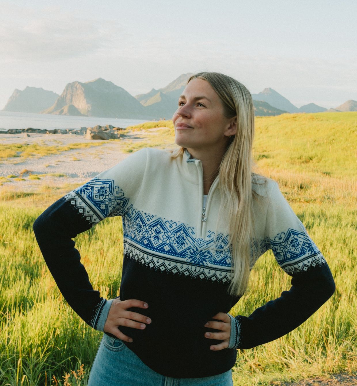 Fie Agerskov med Moritz ullgenser fra Dale of Norway. Bidlet er tatt i nord norge