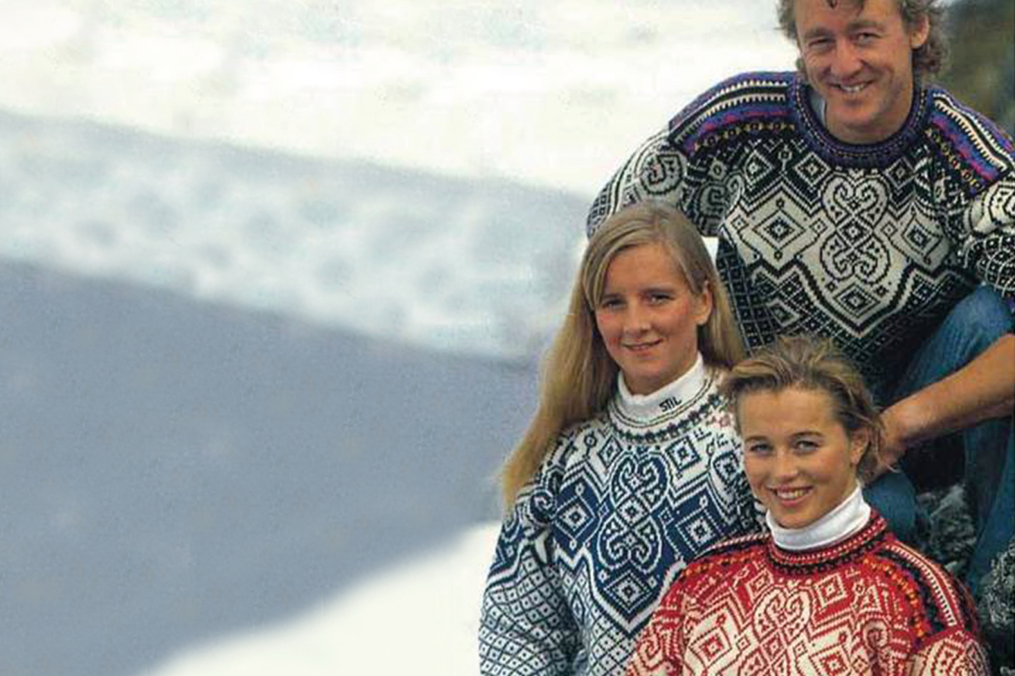 Ski-VM Falun, Sverige 1993. Bildet: Genseren ble også brukt av norske utøvere i alpin-VM i Morioka, Japan, samme år. Her representert ved Hans Engelsen Eide (freestyle/kulekjøring), Hilde Synnøve Lid (freestyle/hopp) og Astrid Lødemel (alpin). Lødemel tok sølv i utfor og bronse i super-G.